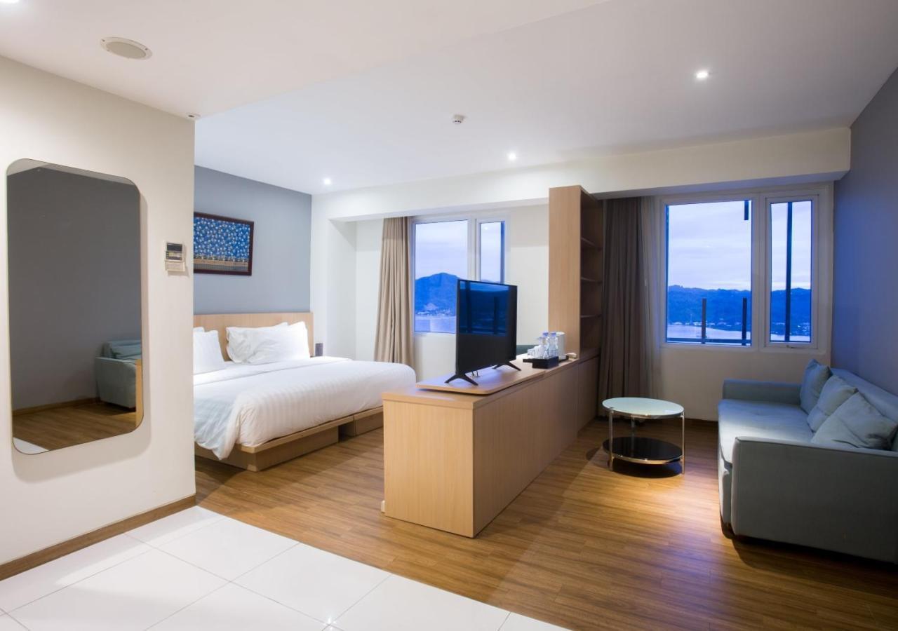Hotel Santika Premiere アンボン エクステリア 写真