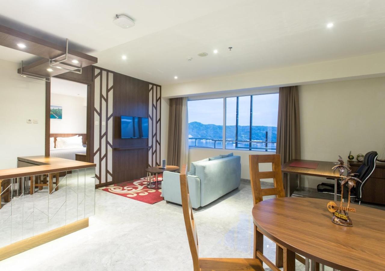 Hotel Santika Premiere アンボン エクステリア 写真