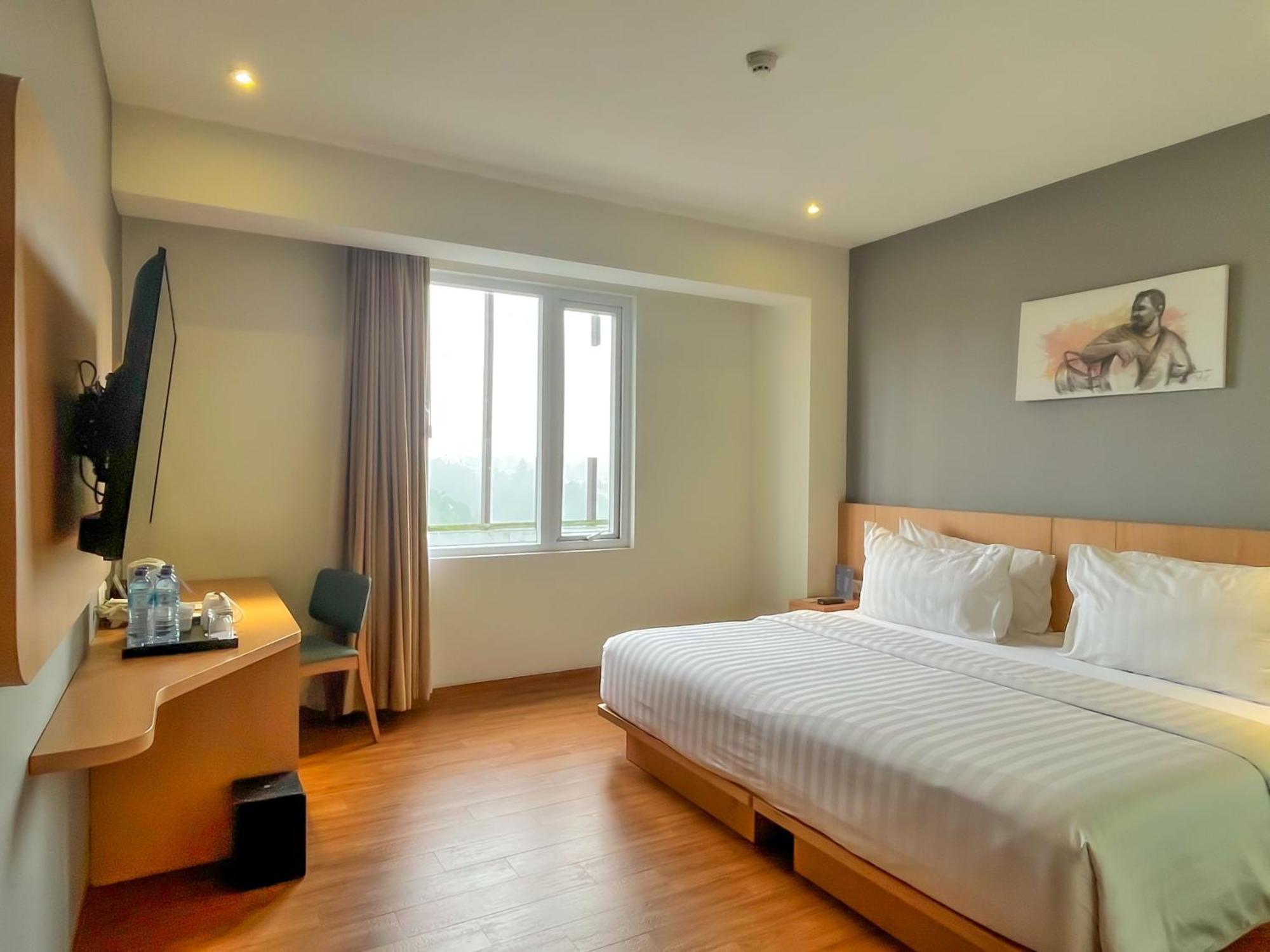 Hotel Santika Premiere アンボン エクステリア 写真